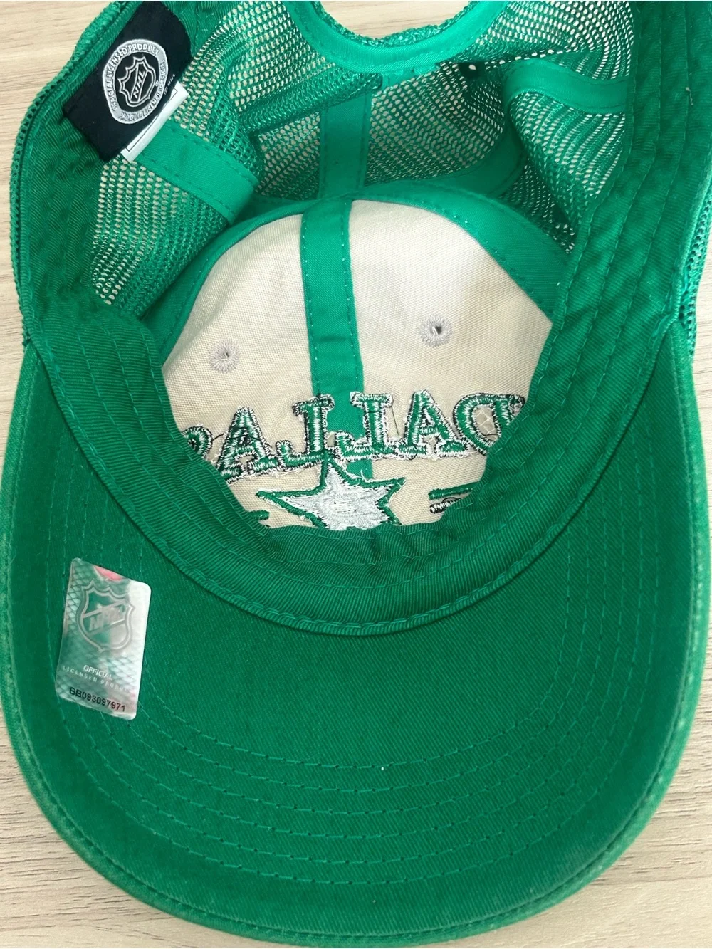 Dallas Stars NHL Hockey Mens Trucker Hat Snapback Green Cream Embroidered Cap
